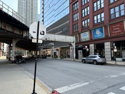 223 W Hubbard St, Chicago, IL 60654 (Drehort "Red Heat")