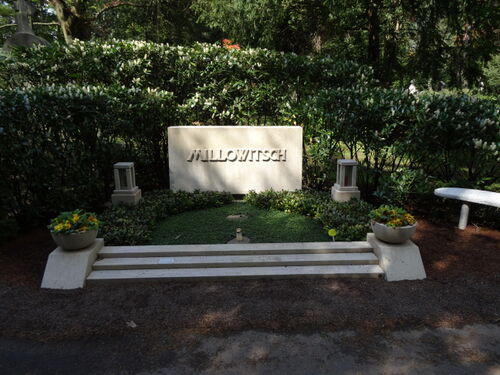 Grabwillymillowitsch.jpg