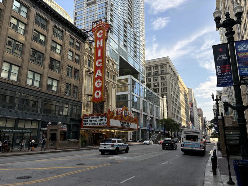 Datei:Chicagotheatre.jpg