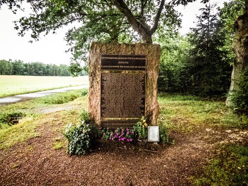 Gedenkramstein.jpg