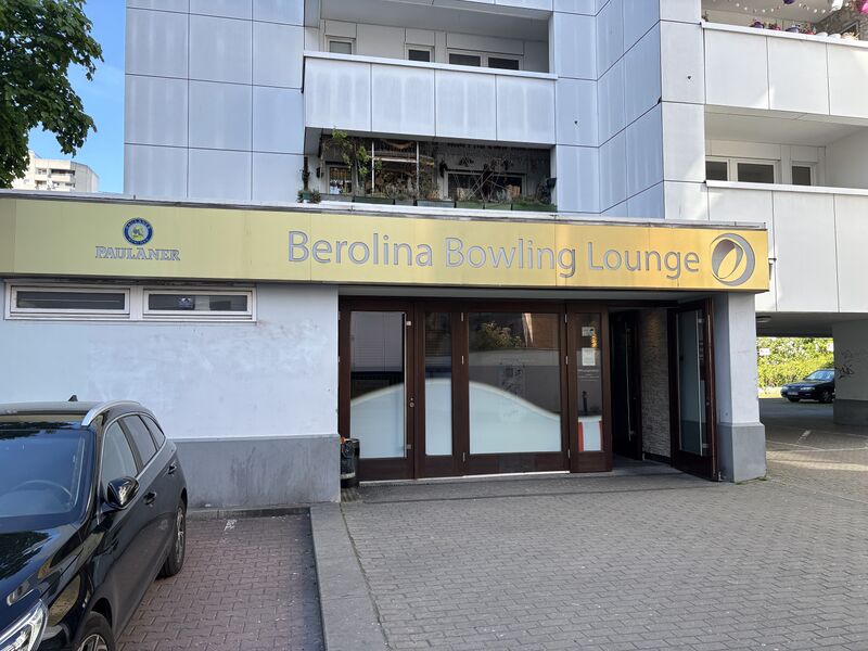 Datei:Berolinabowlinglounge.jpg