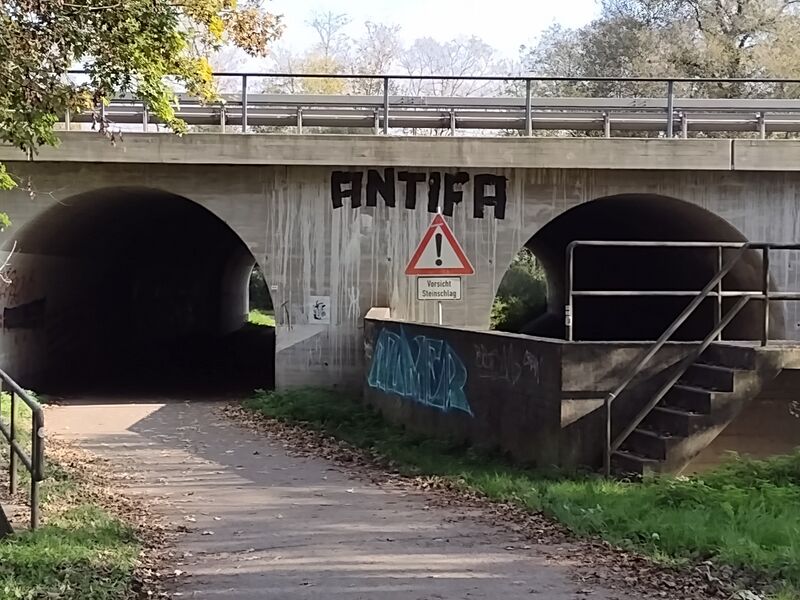 Datei:Attentatbuback 17 tunnel nach wolfartsweier.jpg