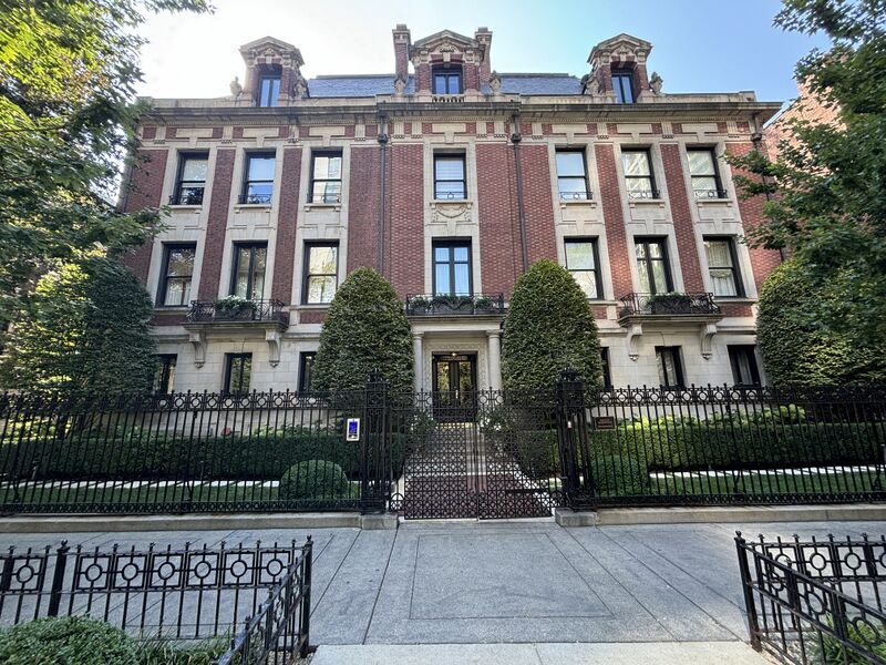 Datei:Playboymansionchicago.jpg