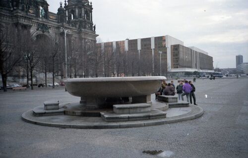 Palastderrepublikvomlustgarten1991.jpg