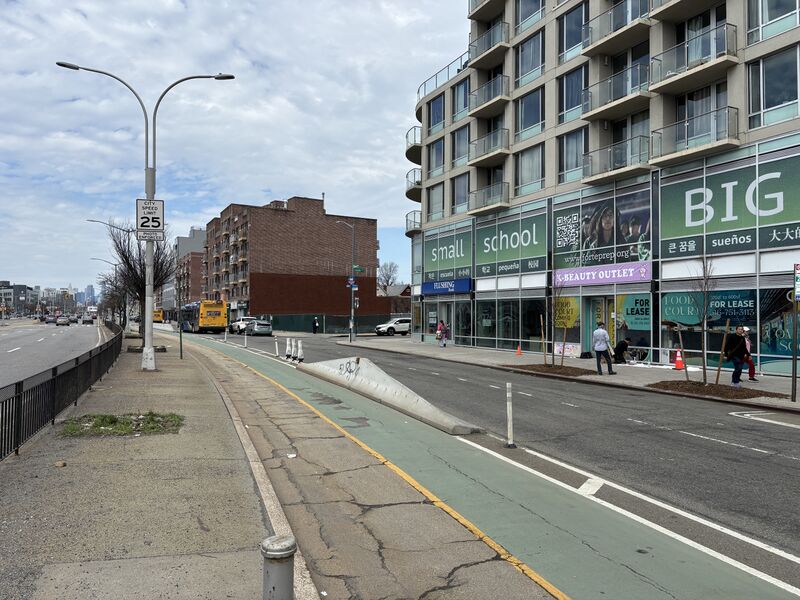 Datei:8707queensblvd.jpg