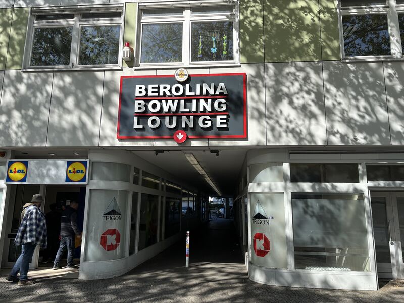Datei:Berolinabowlinglounge3.jpg