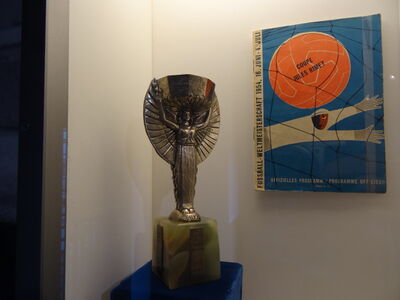 Coupe Jules Rimet (verkleinerte Replik, ausgestellt im Haus der Geschichte in Bonn)